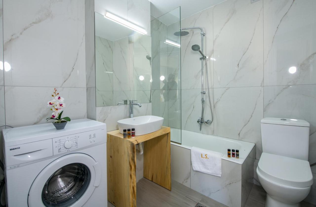 Lucky Suites-Adults-Only Elegant Stay Rethymno  Bagian luar foto